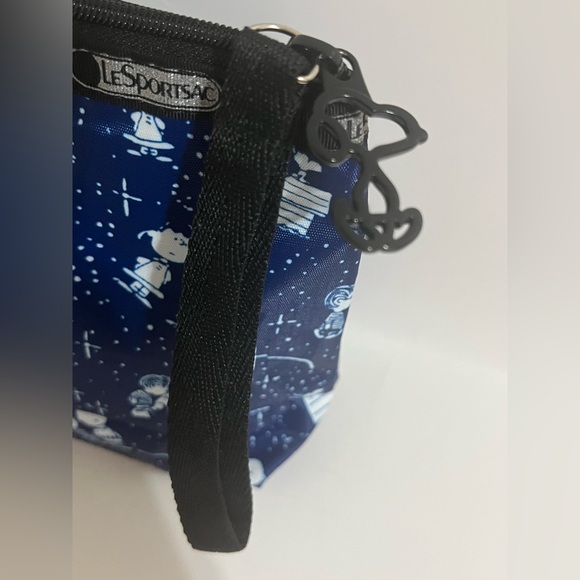 LeSportsac Peanuts Snoopy Stargazer Wristlet Pouch-like new - Picture 3 of 9